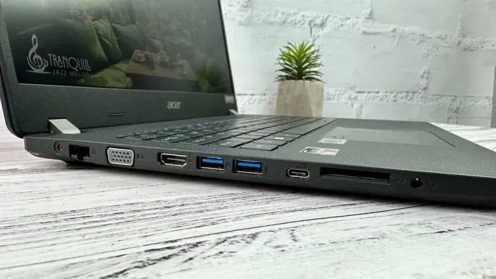 Ультрабук Acer TravelMate P215-41-G2 / 15.6" (1920x1080) IPS / AMD Ryzen 5 Pro 5650U (6 (12) ядер 2.3 - 4.2 GHz) / 8 GB DDR4 / 256 GB SSD / AMD Radeon RX Vega 7 Graphics / WebCam б/в - зображення 4