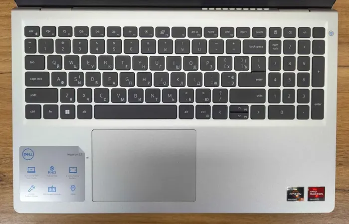 Ноутбук Dell Inspiron 15 3525 / 15.6" (1920x1080) IPS Touch / AMD Ryzen 5 5625U (6 (12) ядер по 2.3 - 4.3 GHz) / 16 GB DDR4 / 512 GB SSD / AMD Radeon Vega 8 / WebCam / Windows 11 б/в - зображення 3