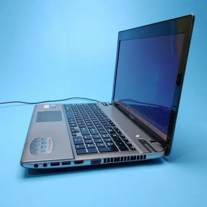 Ноутбук Б-клас Toshiba Satellite P855-S5312 / 15.6" (1366x768) TN / Intel Core i5-3210M (2 (4) ядра по 2.5 - 3.1 GHz) / 8 GB DDR3 / 240 GB SSD / Intel HD Graphics 4000 / WebCam / DVD-ROM / Win 10 Home б/в - зображення 5