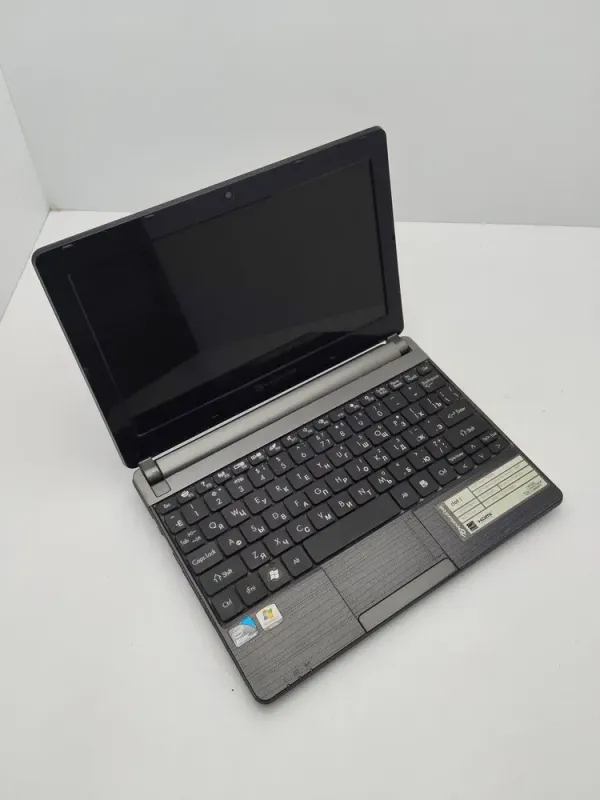 Нетбук Acer Aspire One / 10.1" (1024x768) TN / Intel Atom N2600 (2 (4) ядра по 1.6 GHz) / 4 GB DDR3 / 120 GB HDD / Intel HD Graphics / WebCam / Не тримає б/в - зображення 3