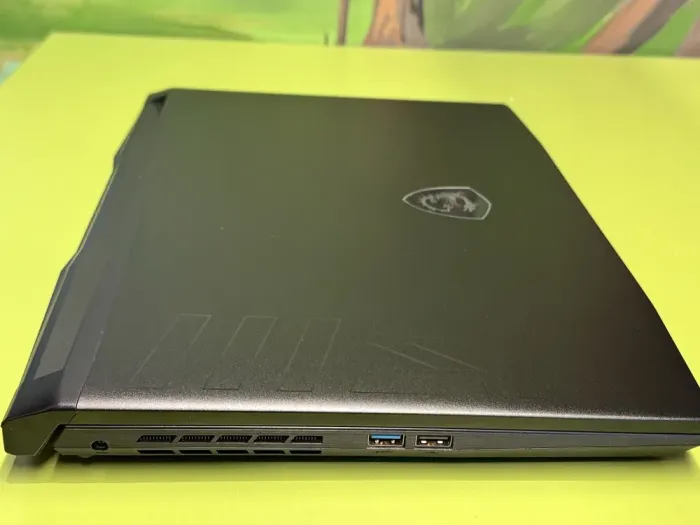 Ігровий ноутбук MSI Crosshair 16 HX / 16" (1920x1200) IPS / Intel Core i7-13620H (10 (16) ядер по 3,6 - 4,9 ГГц) / 16 ГБ DDR5 / 1000 ГБ SSD / nVidia GeForce RTX 4070, 8 ГБ GDDR6, 128-bit / WebCam / HDMI б/в - зображення 3