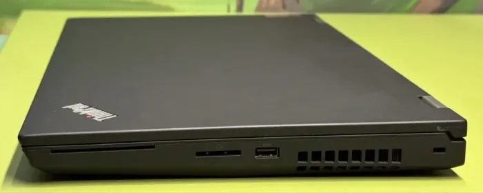 Мобільна робоча станція Lenovo Thinkpad P15 Gen 1 / 15.6" (1920x1080) IPS / Intel Core i7-10750H (6 (12) ядер по 2.6 - 5.0 GHz) / 32 GB DDR4 / 512 GB SSD / nVidia Quadro T2000, 4 GB GDDR5, 128-bit / WebCam / TouchID б/у - зображення 4