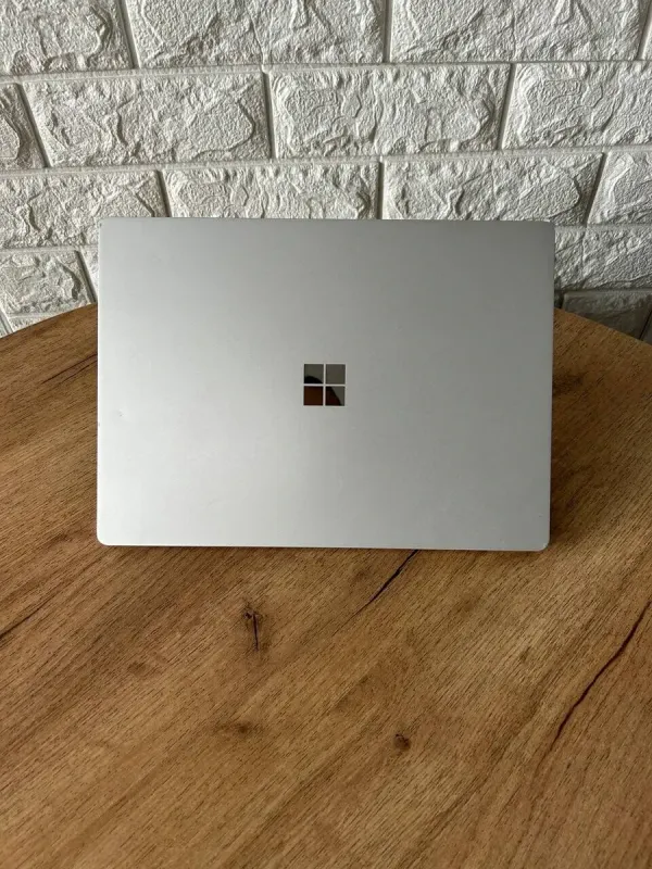 Ультрабук Б-клас Microsoft Surface Laptop / 13.5" (2256x1504) IPS Touch / Intel Core i5-7200U (2 (4) ядра по 2.5 - 3.1 GHz) / 8 GB DDR4 / 128 GB SSD / Intel HD Graphics 620 / WebCam б/в - зображення 3