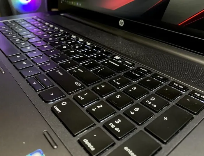 Мобільна робоча станція HP ZBook 17 G3 / 17.3" (1920x1080) TN / Intel Core i7-6820HQ (4 (8) ядра по 2.7 - 3.6 GHz) / 16 GB DDR4 / 256 GB SSD / nVidia Quadro M3000M, 4 GB GDDR5, 256-bit / WebCam б/в - зображення 5