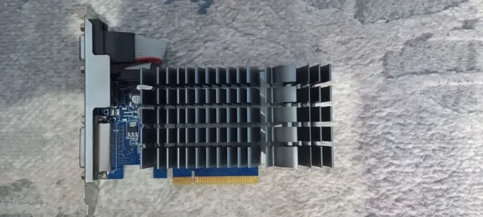 Дискретна відеокарта nVidia GeForce GT 730, 1 GB DDR3, 64-bit / 1x DVI, 1x HDMI, 1x VGA б/в - зображення 2