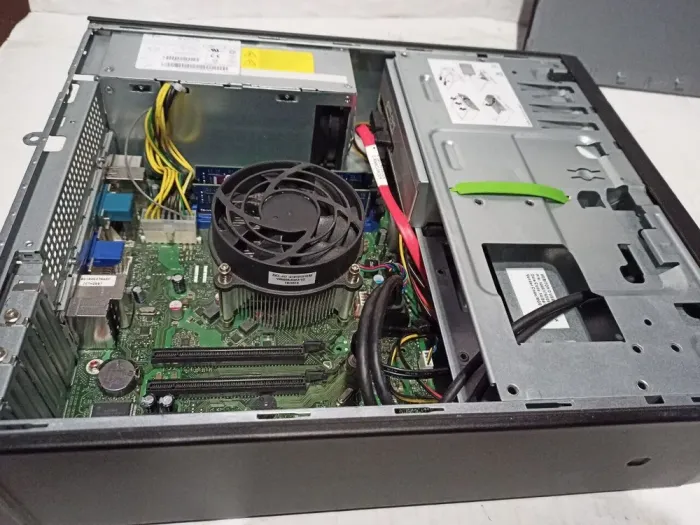 ПК Fujitsu Esprimo E520 E85+ SFF / Core i5-4670 (4 ядра по 3.4-3.8GHz) / 8GB DDR3 / 500GB HDD / HD Graphics 4600 / DVD-ROM б/в - зображення 4