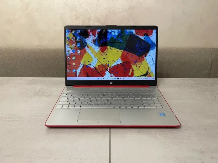 Ультрабук Б-клас HP 15-dw0083wm / 15.6" (1366x768) TN / Intel Pentium Silver N5030 (4 ядра по 1.1 - 3.1 GHz) / 4 GB DDR4 / 128 GB SSD / Intel UHD Graphics 605 / WebCam / USB 3.1 / HDMI б/в - зображення 2