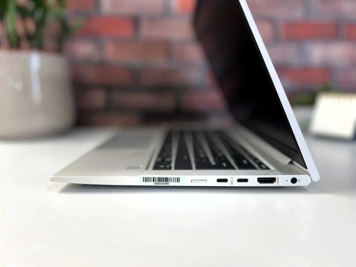 Ультрабук HP EliteBook 835 G7 / 13.3" (1920x1080) IPS / AMD Ryzen 3 PRO 4450U (4 (8) ядра по 2.5 - 3.7 GHz) / 16 GB DDR4 / 256 GB SSD / AMD Radeon RX Vega 5 Graphics / WebCam / Win 10 Home б/в - зображення 7