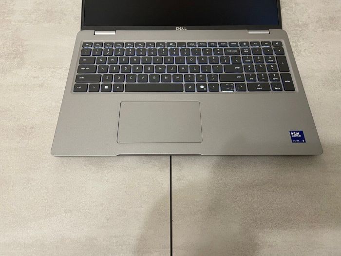 Ультрабук Dell Latitude 5550 / 15.6" (1920x1080) IPS / Intel Core Ultra 5 125U (12 (14) ядер по 1.3 - 4.3 GHz) / 16 GB DDR5 / 256 GB SSD M.2 / Intel Graphics / WebCam б/в - изображение 4