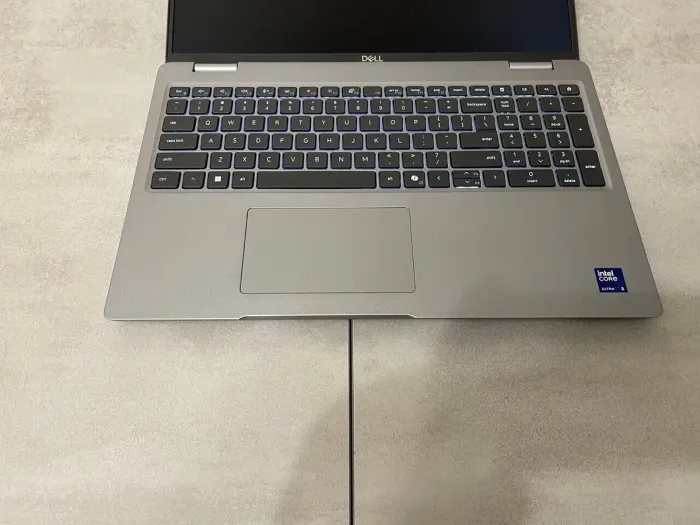 Ультрабук Dell Latitude 5550 / 15.6" (1920x1080) IPS / Intel Core Ultra 5 125U (12 (14) ядер по 1.3 - 4.3 GHz) / 16 GB DDR5 / 256 GB SSD M.2 / Intel Graphics / WebCam б/в - зображення 4