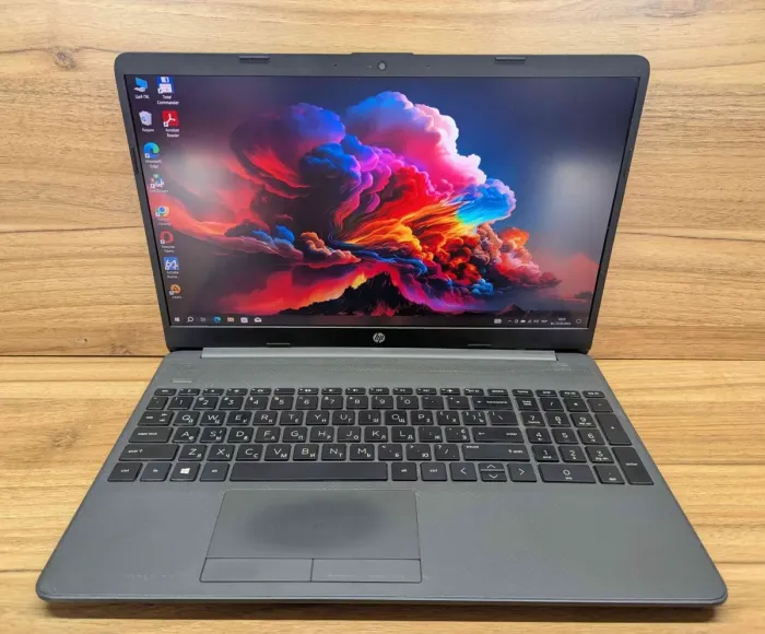 Ноутбук HP 255 G8 / 15.6" (1920x1080) IPS / AMD Ryzen 3 3250U (2 (4) ядра по 2.6 - 3.5 GHz) / 16 GB DDR4 / 512 GB SSD / AMD Radeon Vega 3 Graphics / WebCam / Windows 10 б/в - зображення 2