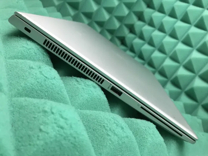 Ультрабук Б-клас HP EliteBook 840 G5 / 14" (1920x1080) IPS / Intel Core i7-8650U (4 (8) ядра по 1.9 - 4.2 GHz) / 8 GB DDR4 / 256 GB SSD M.2 / Intel UHD Graphics 620 / WebCam / Fingerprint / HDMI б/в - зображення 6