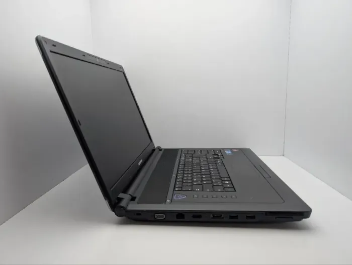 Ноутбук Medion Akoya P8416 / 18.4" (1600x900) TN / Intel Core i3-350M (2 (4) ядра по 2.26 GHz) / 6 GB DDR3 / 500 GB HDD / AMD Radeon HD 4650, 1 GB GDDR3, 128-bit / WebCam / DVD-ROM б/в - зображення 4