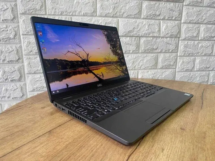 Ноутбук Б-клас Dell Latitude 5500 / 15.6" (1920x1080) IPS / Intel Core i5-8265U (4 (8) ядра по 1.6 - 3.9 GHz) / 8 GB DDR4 / 256 GB SSD M.2 / Intel UHD Graphics / WebCam / HDMI б/в - зображення 4