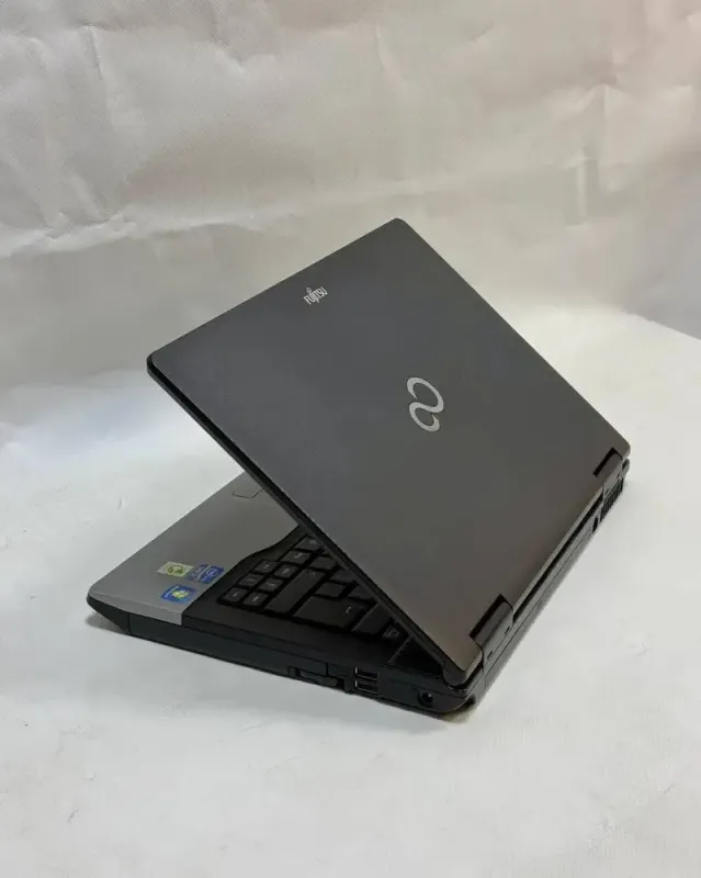 Ноутбук Fujitsu LifeBook S752 / 14" (1366x768) TN / Intel Core i5-3320M (2 (4) ядра по 2.6 - 3.3 GHz) / 8 GB DDR3 / 240 GB SSD / Intel HD Graphics 4400 / Windows 10 Pro б/в - зображення 8