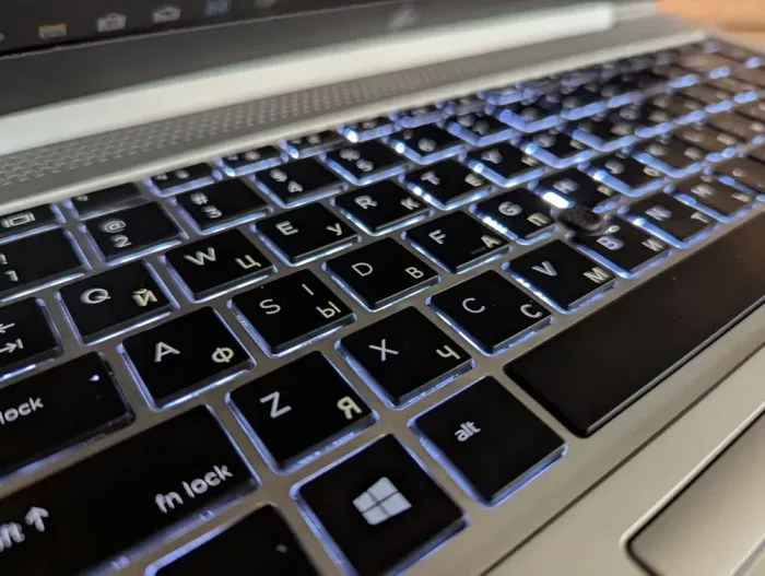 Ультрабук HP EliteBook 840 G5 / 14" (1920x1080) IPS / Intel Core i5-7200U (2 (4) ядра по 2.5 - 3.1 GHz) / 16 GB DDR4 / 512 GB SSD / Intel UHD Graphics 620 / WebCam / TouchID / Windows 10 б/в - зображення 6