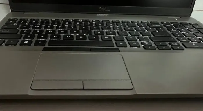 Мобільна робоча станція Б-клас Dell Precision 3551 / 15.6" (1920x1080) IPS / Intel Core i9-10885H (8 (16) ядер по 2.4 - 5.3 GHz) / 16 GB DDR4 / 256 GB SSD / nVidia Quadro P620, 4 GB GDDR5, 128-bit / WebCam / Win 11 б/в - зображення 6