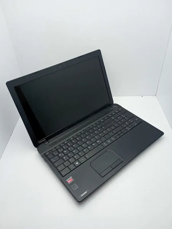 Ноутбук Toshiba Satellite C50D / 15.6" (1366x768) TN / AMD A4-5000 (4 ядра по 1.5 GHz) / 8 GB DDR3 / 1000 GB HDD / AMD Radeon HD 8330 Graphics / WebCam б/в - зображення 3