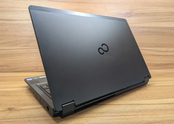 Мобільна робоча станція Б-клас Fujitsu Celsius H780 / 15.6" (1920x1080) IPS / Intel Core i7-8750H (6 (12) ядер по 2.2 - 4.1 GHz) / 32 GB DDR4 / 512 GB SSD / nVidia Quadro P600, 4 GB GDDR5, 128-bit / HDMI / 4G / WebCam / Windows 10 б/в - зображення 6