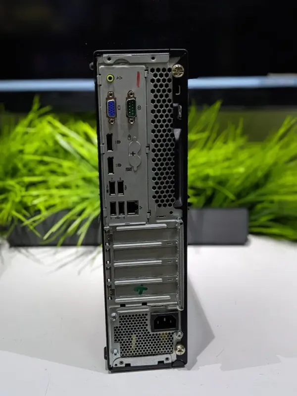 Комп'ютер Lenovo ThinkCentre M720s SFF / Intel Core i5-8400 (6 ядер по 2.8 - 4.0 GHz) / 8 GB DDR4 / 240 GB SSD / Intel UHD Graphics 630 б/в - зображення 2