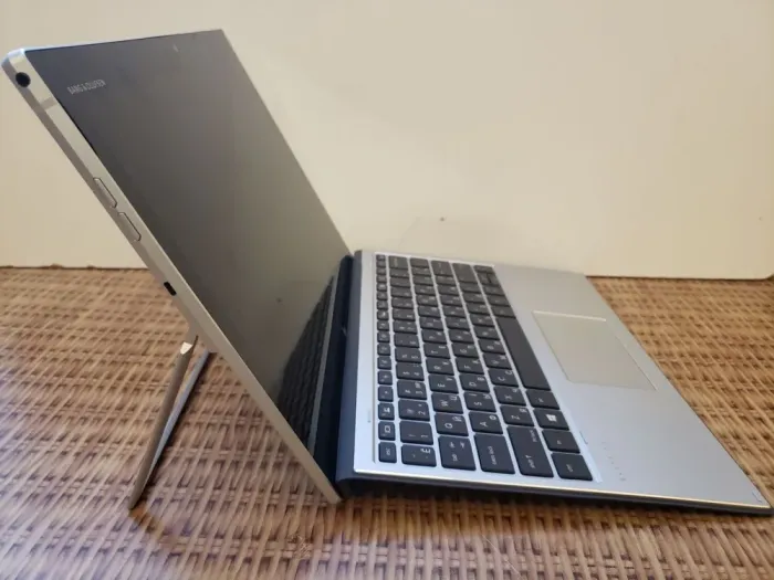 Нетбук-трансформер HP Elite x2 G4 / 12.3" (1920x1280) IPS Touch / Intel Core i5-8365U (4 (8) ядра по 1.6 - 4.1 GHz) / 8 GB DDR3 / 256 GB SSD / Intel UHD Graphics / WebCam б/в - зображення 4