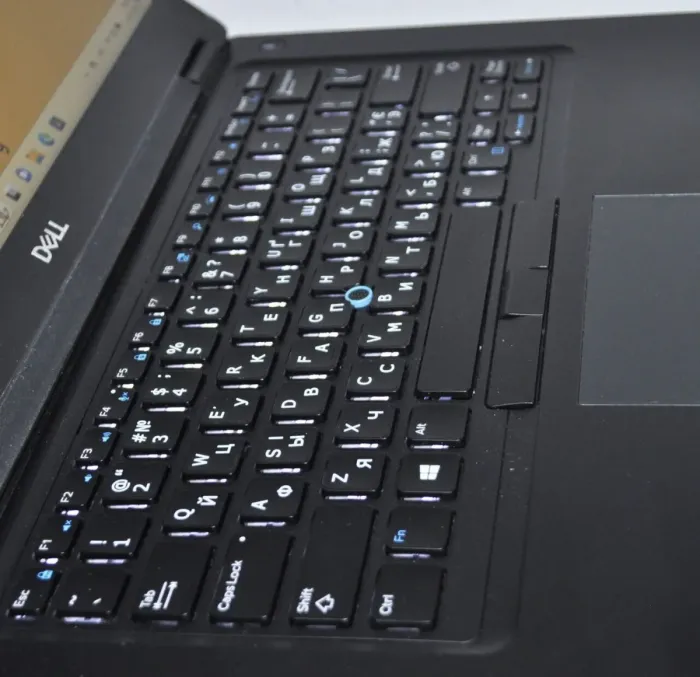 Ультрабук Б-клас Dell Latitude 5490 / 14" (1920x1080) IPS / Intel Core i5-8250U (4 (8) ядра по 1.6 - 3.4 GHz) / 16 GB DDR4 / 512 GB SSD / Intel HD Graphics 620 / WebCam / Windows 11 Pro б/в - зображення 8