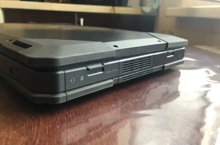 Захищений ноутбук Dell Latitude Rugged 5404 / 14" (1920x1080) IPS / Intel Core i7-6600U (2 (4) ядра по 2.6 - 3.4 GHz) / 16 GB DDR3 / 256 GB SSD / Intel HD Graphics 520 / WebCam б/в - зображення 6