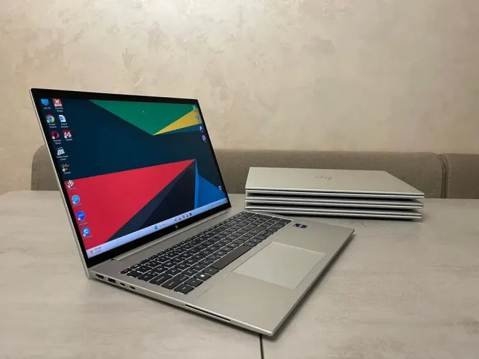 Ультрабук HP EliteBook 860 G10 / 16" (1920x1200) IPS / Intel Core i7-1365U (10 (12) ядер по 1.8 - 5.2 GHz) / 16 GB DDR5 / 512 GB SSD M.2 / Intel Iris Xe Graphics / WebCam / HDMI б/в - зображення 3