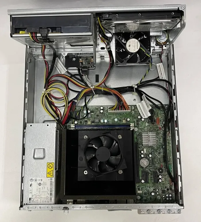 Комплект ПК: комп'ютер Lenovo ThinkCentre M71e SFF / Intel Pentium G850 (2 ядра по 2.9 GHz) / 8 GB DDR3 / 250 GB HDD / Intel HD Graphics / DVD-ROM + Монітор Б-клас Lenovo ThinkVision LT2452pwC / 24" (1920x1200) TN б/в - зображення 9