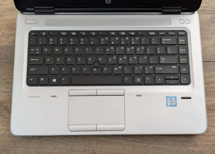 Ноутбук HP ProBook 640 G2 / 14" (1366x768) TN / Intel Core i5-6300U (2 (4) ядра по 2.4 - 3.0 GHz) / 8 GB DDR4 / 128 GB SSD / Intel HD Graphics 520 / WebCam / DisplayPort б/в - зображення 3