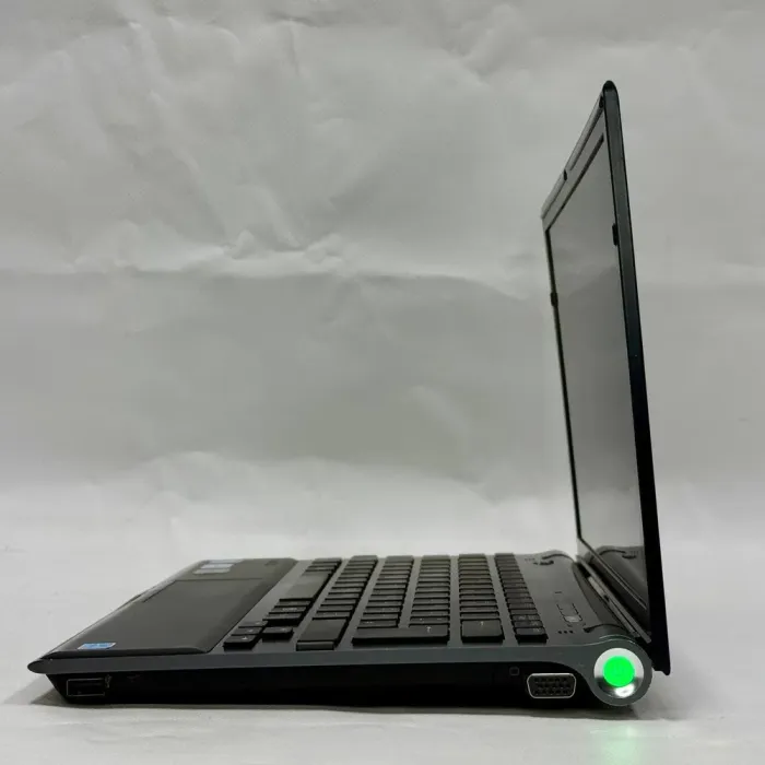 Ноутбук Sony Vaio VPCZ11X9E (PCG-31111M) / 13.1" (1600x900) TN / Intel Core i5-520M (2 (4) ядра по 2.4 - 2.93 GHz) / 8 GB DDR3 / 120 GB SSD / Intel HD Graphics / WebCam / DVD-ROM / Windows 7 б/в - зображення 5