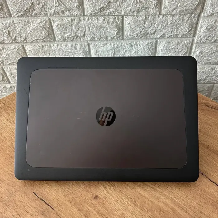 Мобільна робоча станція Б-клас HP ZBook Studio G4 / 15.6" (1920x1080) TN / Intel Xeon E3-1505M v6 (4 (8) ядра по 3.0 - 4.0 GHz) / 16 GB DDR4 / 256 GB SSD M.2 / nVidia Quadro M620, 2 GB GDDR5, 128-bit / WebCam б/в - зображення 3