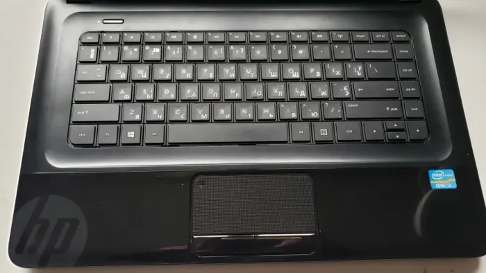 Ноутбук HP 2000 / 15.6" (1366x768) TN / Intel Core i3-3110M (2 (4) ядра по 2.4 GHz) / 8 GB DDR3 / 500 GB HDD / Intel HD Graphics 4000 / WebCam б/в - зображення 3