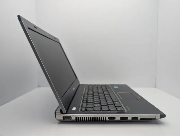 Ноутбук Dell Vostro 3450 / 14" (1366x768) TN / Intel Core i7-2620M (2 (4) ядра по 2.7 - 3.4 GHz) / 8 GB DDR3 / 500 GB HDD / AMD Radeon HD 6630M, 1 GB GDDR3, 128-bit / WebCam / DVD-ROM / АКБ не тримає б/в - зображення 4