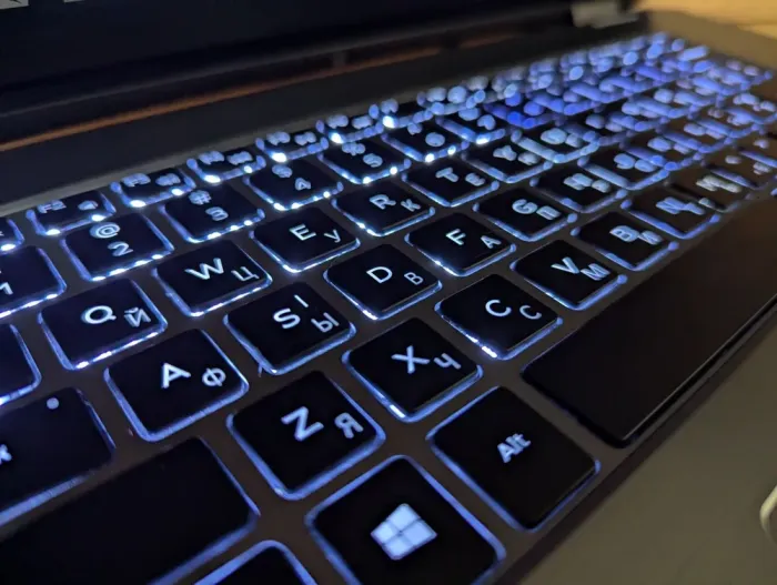 Ноутбук Dell Inspiron 15-7568 / 15.6" (1920x1080) IPS / Intel Core i5-6200U (2 (4) ядра по 2.3 - 2.8 GHz) / 8 GB DDR3 / 240 GB SSD / Intel HD Graphics 520 / WebCam / Windows 10 б/в - зображення 6