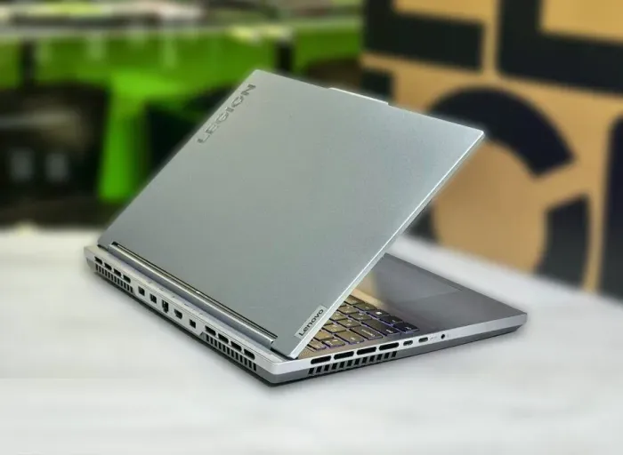 Ігровий ноутбук Lenovo Legion Slim 5 16IRH8 / 16" (2560x1600) IPS / Intel Core i5-13500H (12 (16) ядер по 3.5 - 4.7 GHz) / 16 GB DDR5 / 512 GB SSD M.2 / nVidia GeForce RTX 4060, 8 GB GDDR6, 128-bit / WebCam / Win 11 Home б/в - зображення 6