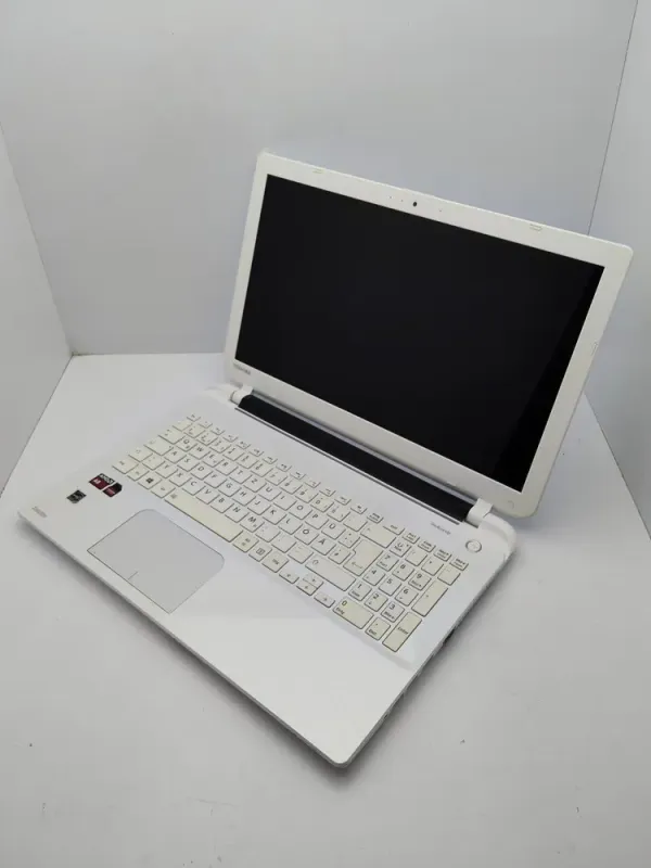 Ноутбук Toshiba L50 / 15.6" (1366x768) TN / AMD A8-6410 (4 ядра по 2.0 - 2.4 GHz) / 8 GB DDR3 / 500 GB HDD / AMD Radeon R5 230, 2 GB GDDR3, 64-bit / WebCam б/в - зображення 4