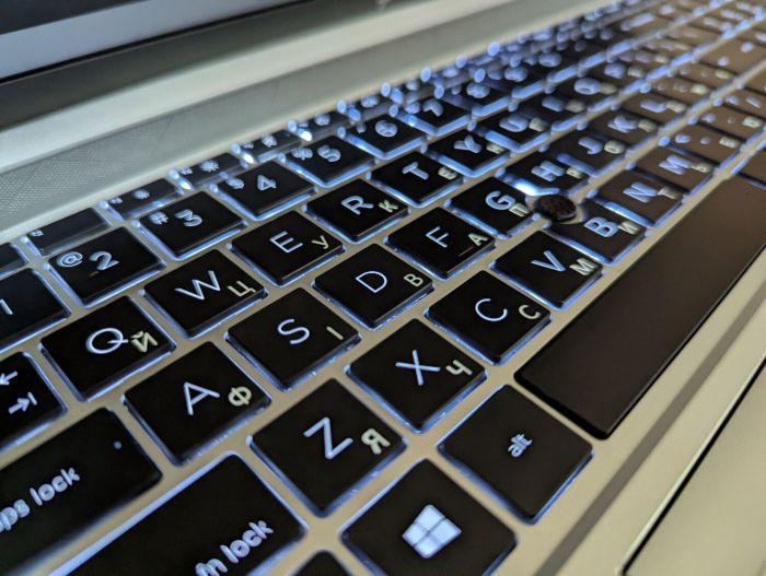 Ультрабук HP EliteBook 850 G8 / 15.6" (1920x1080) IPS / Intel Core i7-1185G7 (4 (8) ядра по 3.0 - 4.8 GHz) / 16 GB DDR4 / 480 GB SSD / Intel Iris Xe Graphics / WebCam / TouchID / Windows 11 б/в - зображення 6