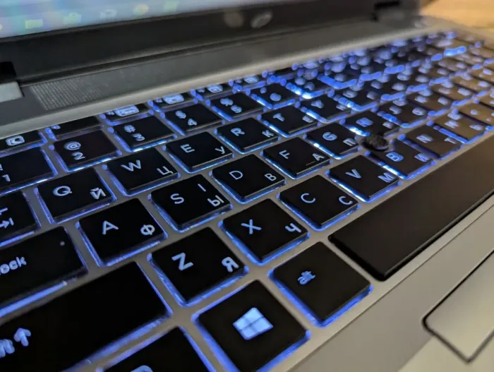 Ультрабук HP EliteBook 840 G4 / 14" (1920x1080) IPS Touch / Intel Core i5-7300U (2 (4) ядра по 2.6 - 3.5 GHz) / 8 GB DDR4 / 256 GB SSD / Intel HD Graphics 620 / WebCam / Fingerprint / Windows 10 б/в - зображення 6