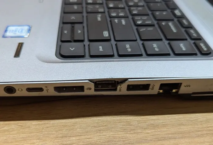 Ноутбук Б-клас HP ProBook 640 G2 / 14" (1920x1080) IPS / Intel Core i7-6600U (2 (4) ядра по 2.6 - 3.4 GHz) / 8 GB DDR4 / 240 GB SSD / Intel HD Graphics 520 / WebCam / Fingerprint / Windows 10 б/в - зображення 3