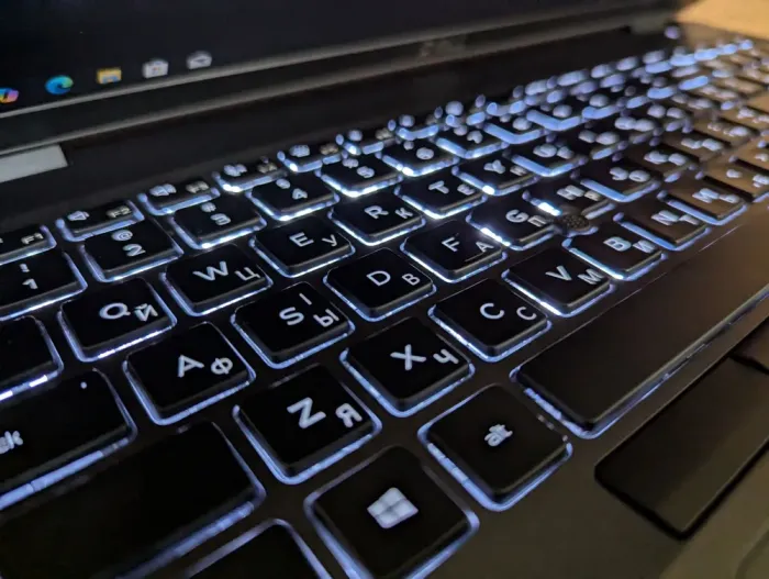 Ультрабук Б-клас Dell Latitude 5500 / 15.6" (1920x1080) IPS / Intel Core i5-8265U (4 (8) ядра по 1.6 - 3.9 GHz) / 8 GB DDR4 / 256 GB SSD / Intel UHD Graphics 620 / WebCam / Windows 10 б/в - зображення 7