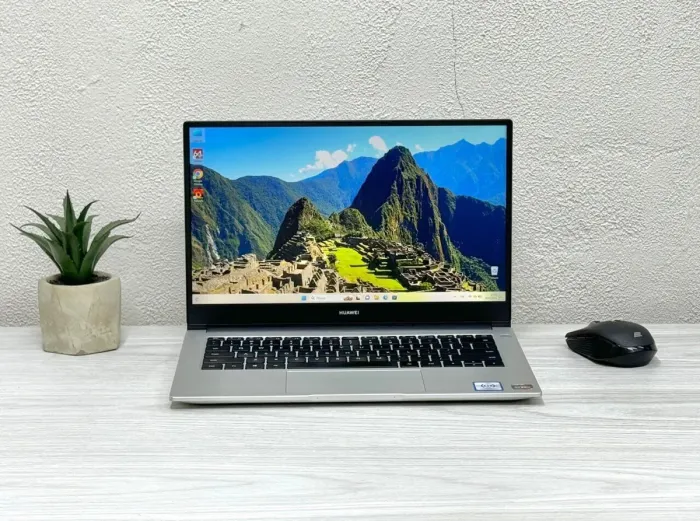 Ультрабук Huawei MateBook D 14 / 14" (1920x1080) IPS / AMD Ryzen 7 3700U (4 (8) ядра по 2.3 - 4.0 GHz) / 8 GB DDR4 / 512 GB SSD M.2 / AMD Radeon RX Vega 10 Graphics / Win 11 Home б/в - зображення 2