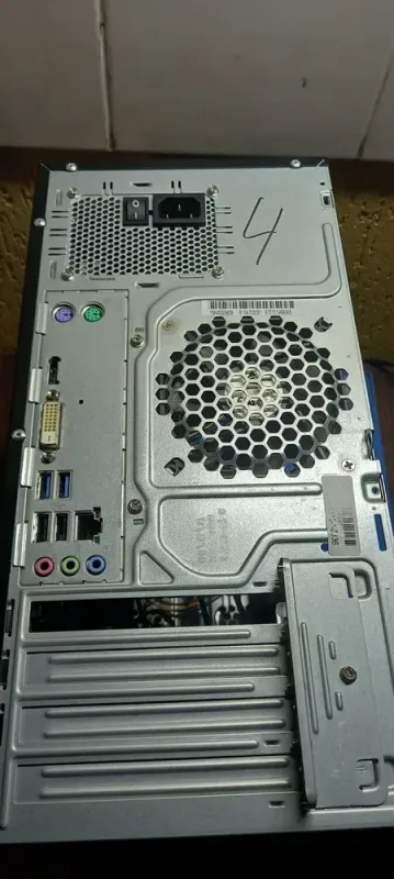 Комп'ютер Fujitsu Esprimo P556 E85+ Tower / Intel Core i5-6400 (4 ядра по 2.7-3.3 GHz) / 8 GB DDR4 / 240 GB SSD NEW / HD Graphics 530 / DVD-ROM / Win 10 б/в - зображення 3