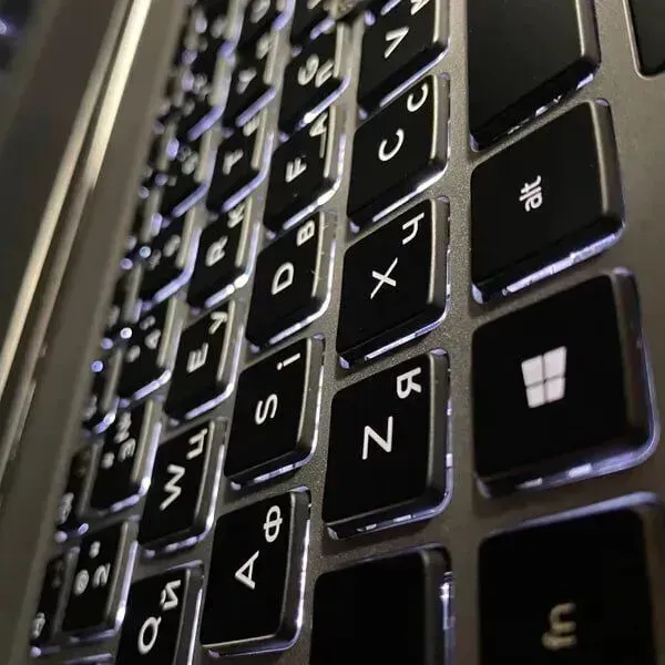 Мобільна робоча станція Dell Precision 3551 / 15.6" (1920x1080) IPS / Intel Core i5-10400H (4 (8) ядра по 2.6 - 4.6 GHz) / 16 GB DDR4 / 512 GB SSD / nVidia Quadro P620, 4 GB GDDR5, 128-bit / WebCam / HDMI б/в - зображення 6