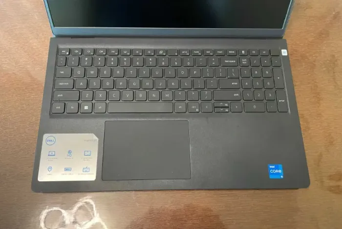 Ультрабук Dell Inspiron 3530 / 15.6" (1920x1080) IPS / Intel Core i5-1334U (10 (12) ядер по 3.4 - 4.6 GHz) / 8 GB DDR4 / 512 GB SSD / Intel Iris Xe Graphics eligible / WebCam б/в - зображення 4