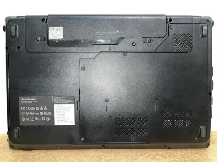 Ноутбук Lenovo G560 / 15.6" (1366x768) TN / Intel Core i5-520M (2 (4) ядра по 2.4 - 2.93 GHz) / 4 GB DDR3 / 120 GB SSD / Intel HD Graphics / WebCam б/в - зображення 7