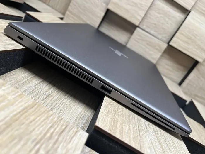 Ноутбук Б-клас HP ZBook 14U G5 / 14" (1920x1080) IPS / Intel Core i5-8350U (4 (8) ядра по 1.7 - 3.6 GHz) / 8 GB DDR4 / 256 GB SSD M.2 / Intel UHD Graphics 620 / WebCam / Fingerprint / HDMI б/в - зображення 6