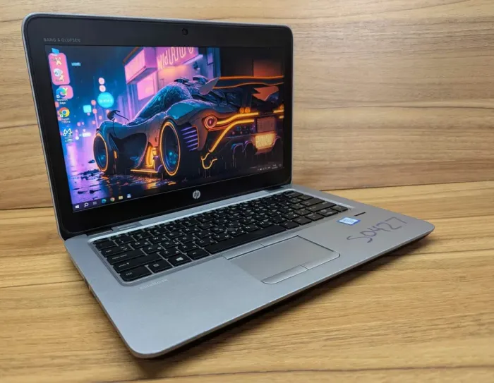 Нетбук HP EliteBook 820 G3 / 12.5" (1920x1080) IPS / Intel Core i5-6300U (2 (4) ядра по 2.4 - 3.0 GHz) / 8 GB DDR4 / 240 GB SSD / Intel HD Graphics 520 / TouchID / WebCam / Windows 10 б/в - зображення 4