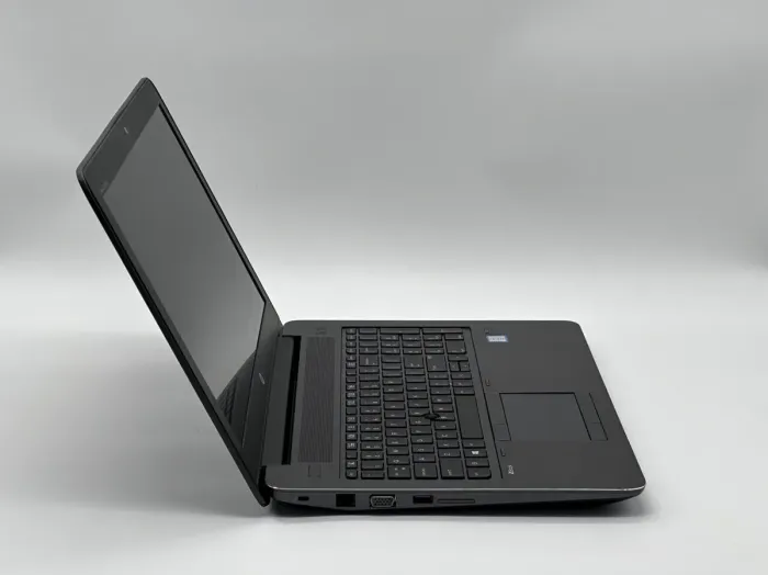 Мобільна робоча станція HP Zbook 15 G3 / 15.6" (1920x1080) TN / Intel Core i7-6820HQ (4 (8) ядра по 2.7 - 3.6 GHz) / 16 GB DDR4 / 250 GB SSD / nVidia Quadro M2000M, 4 GB GDDR5, 128-bit / WebCam б/в - зображення 4