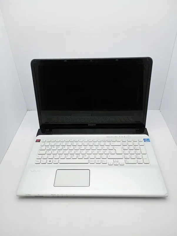 Ноутбук Sony SVE171 / 17.3" (1600x900) TN / Intel Core i5-3210M (2 (4) ядра по 2.5 - 3.1 GHz) / 6 GB DDR3 / 500 GB HDD / AMD Radeon HD 7600M, 1 GB DDR3, 128-bit / WebCam б/в - зображення 2